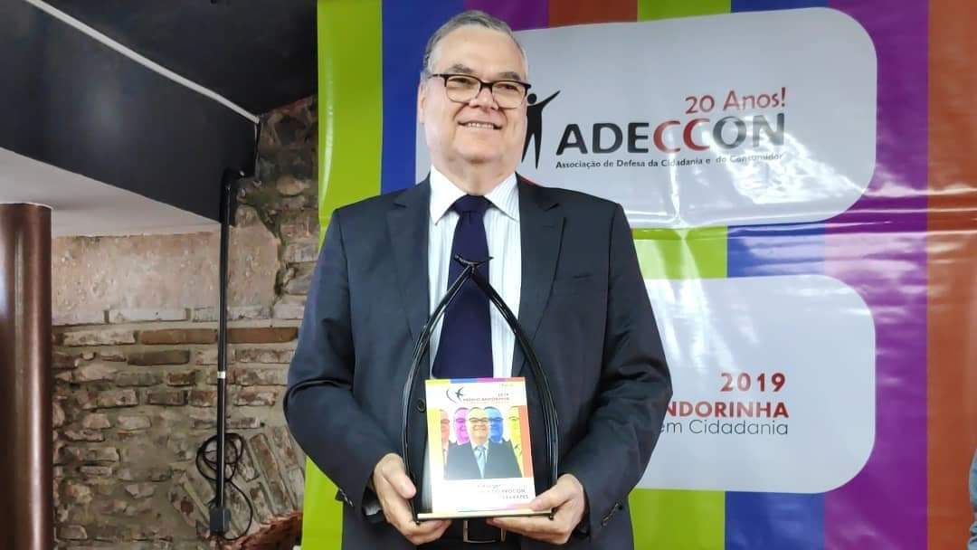 Leia mais sobre o artigo Superintendente do Procon Jaboatão recebe prêmio da Adeccon